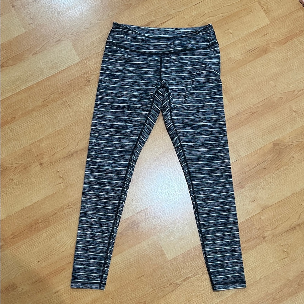 Zella Striped Leggings. Waist key holder. Excellent condition.